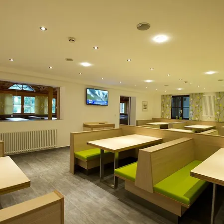 Hostel Wurzenrainer &