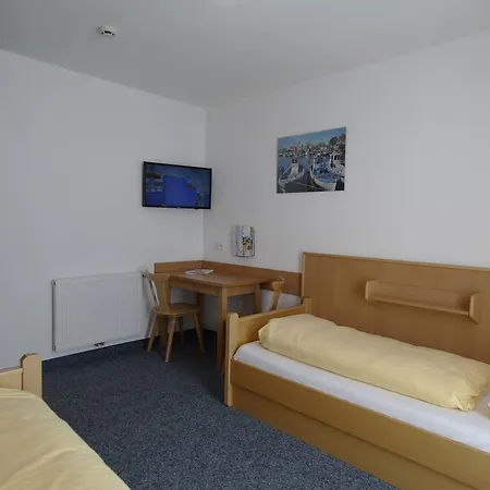 Hostel Wurzenrainer & *