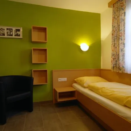 Hostel Wurzenrainer & *