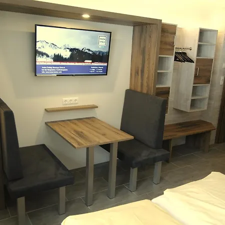 Hostel Wurzenrainer &