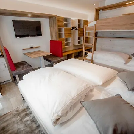 Hostel Wurzenrainer & *